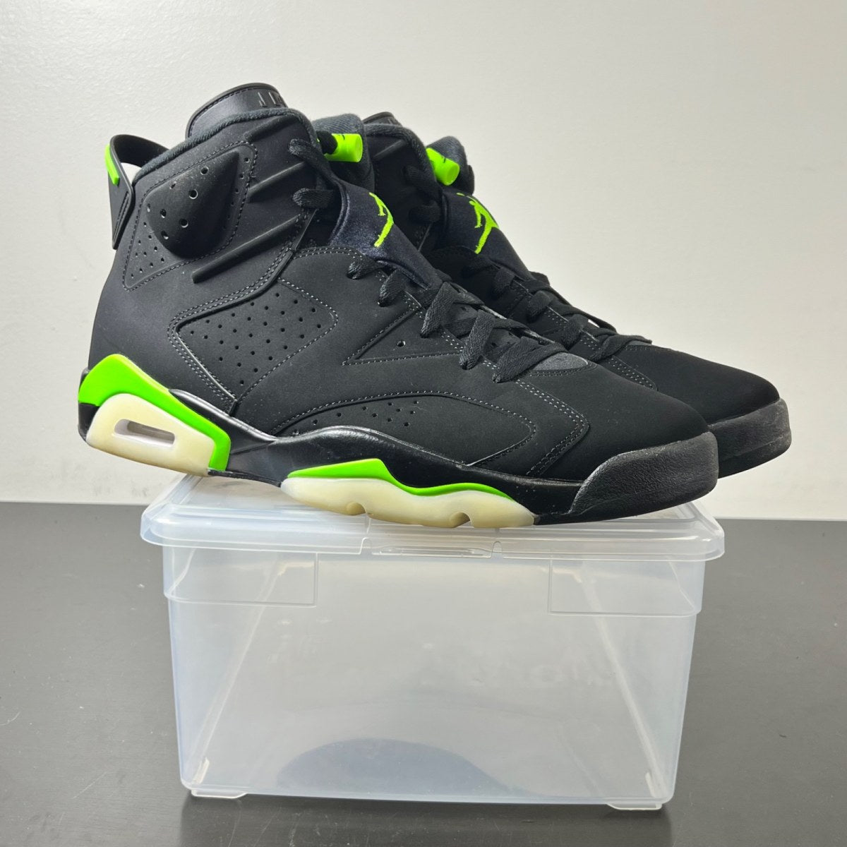 Jordan 6 Retro Electric Green 13 (Lightly Worn Pre-Owned)JordanBlack/Electric Green - Image 1