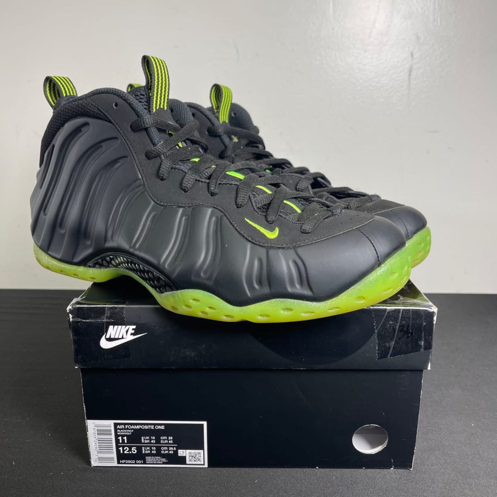 Nike Air Foamposite One Black Volt (Size 11) - aux