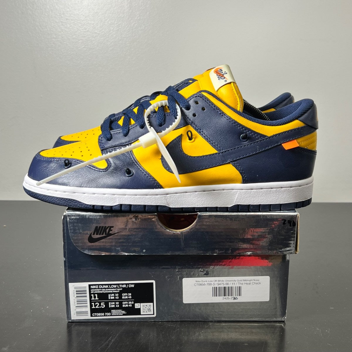 Nike Dunk Low Off-White University Gold 11 (Lightly Worn Pre-Owned)NikeUniversity Gold/Midnight Navy-White - Image 3