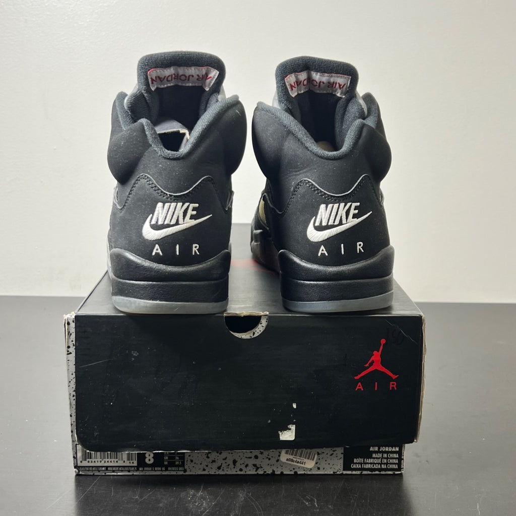 Jordan 5 Retro Black Metallic (2016) 8 (Lightly Worn Pre-Owned)JordanBlack/Fire Red-Metallic Silver-White - Image 5