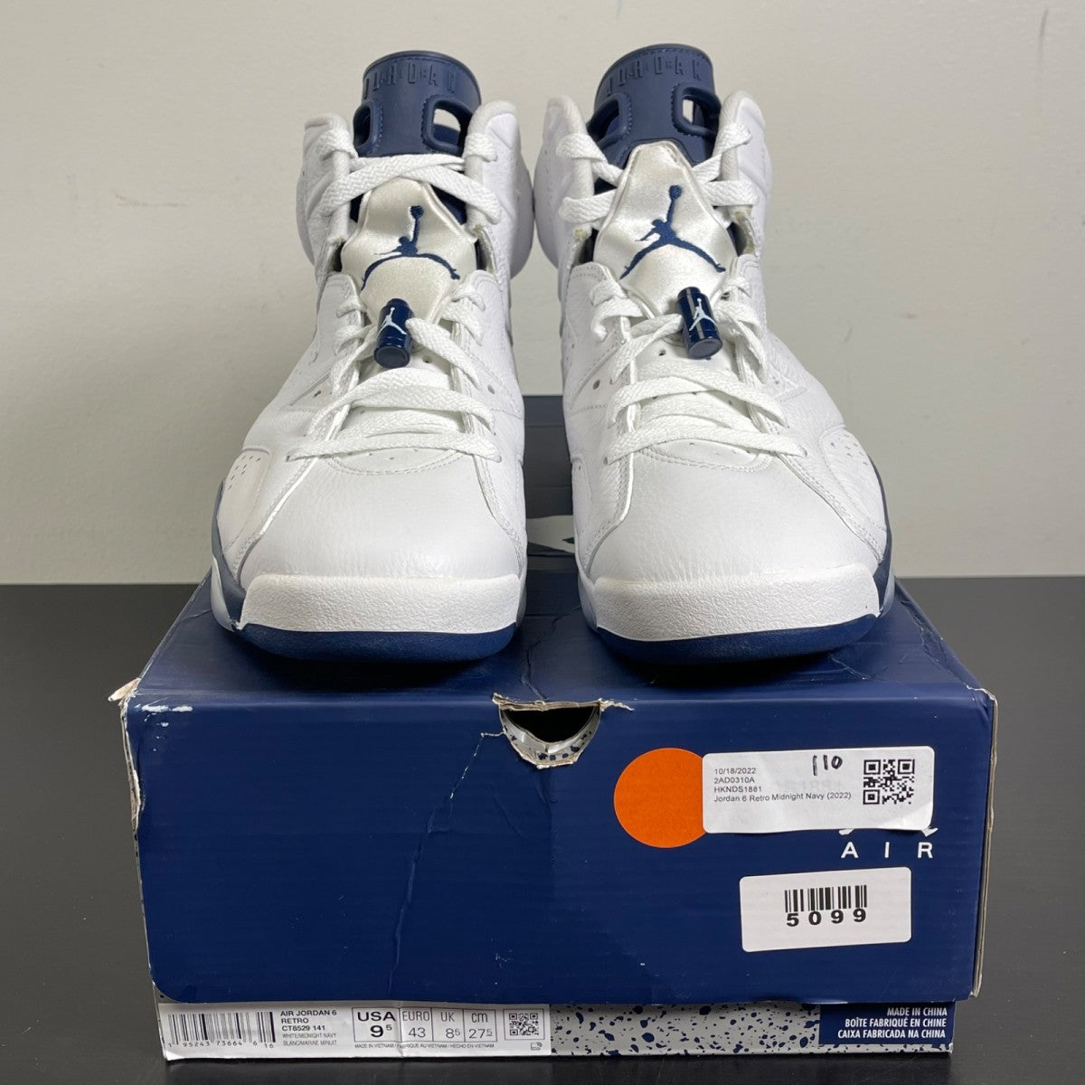 Jordan 6 Retro Midnight Navy (2022) 9.5 (Moderately Worn Pre-Owned)JordanWhite/Midnight Navy - Image 2
