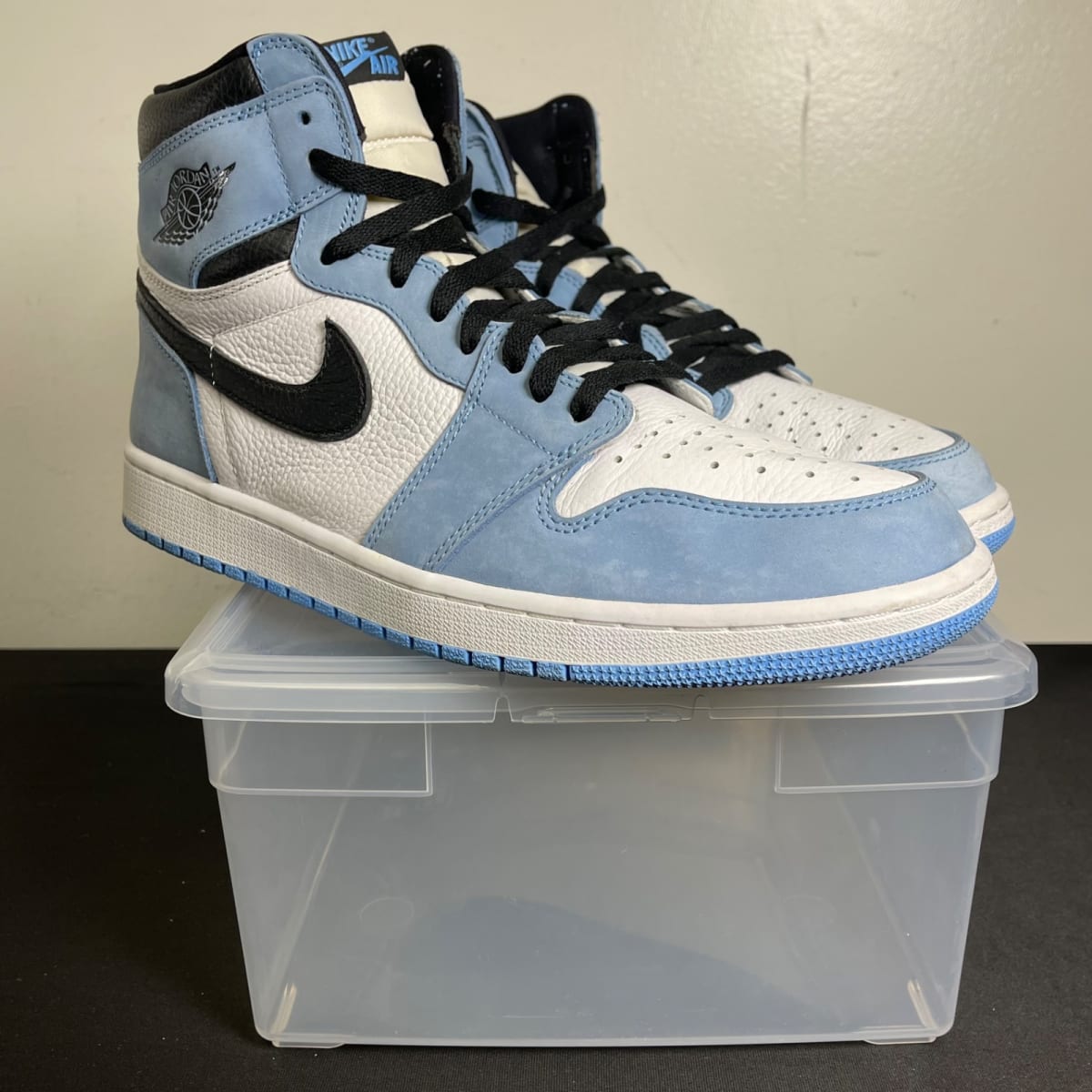 Jordan 1 Retro High OG University Blue (Size 12) - aux