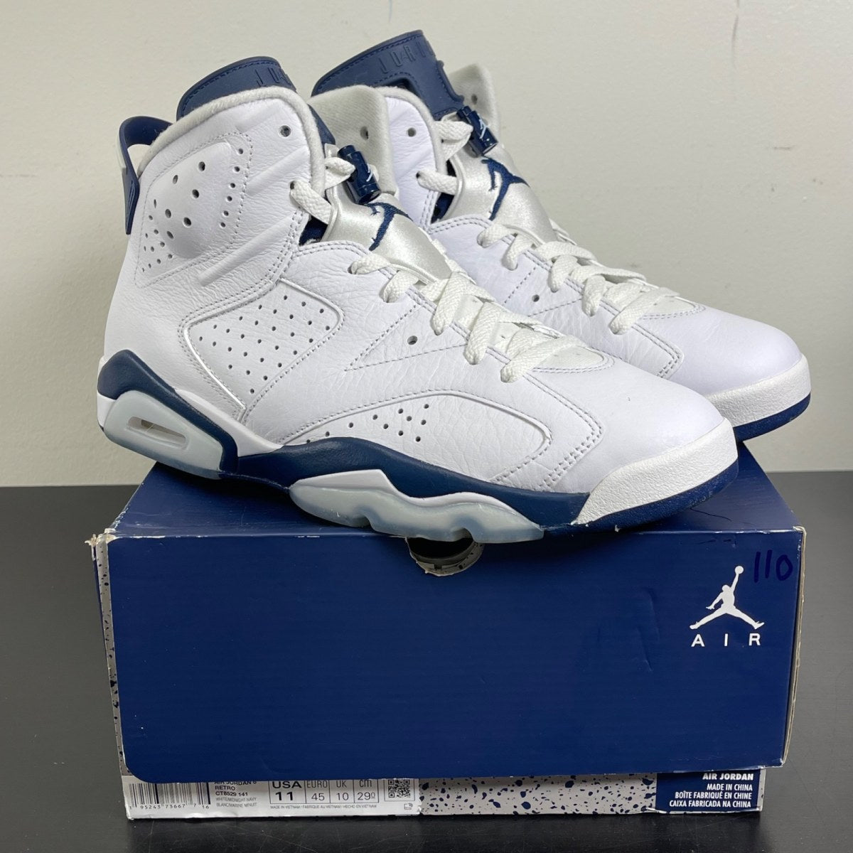 Jordan 6 Retro Midnight Navy (2022) 11 (Moderately Worn Pre-Owned)JordanWhite/Midnight Navy - Image 1