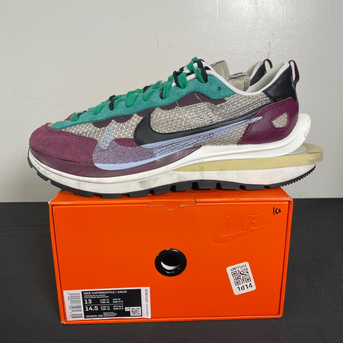 Nike Vaporwaffle sacai Villain Red Neptune Green 13 (Moderately Worn Pre-Owned)NikeString/Black-Villain Red-Neptune Green - Image 3