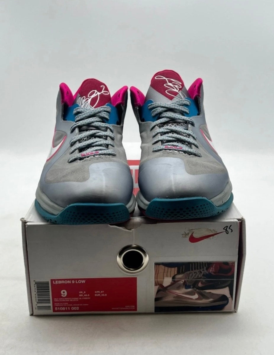 Nike LeBron 9 Low Fireberry 9 (Moderately Worn Pre-Owned)NikeWolf Grey/White-Dynamic Blue-Fireberry - Image 2