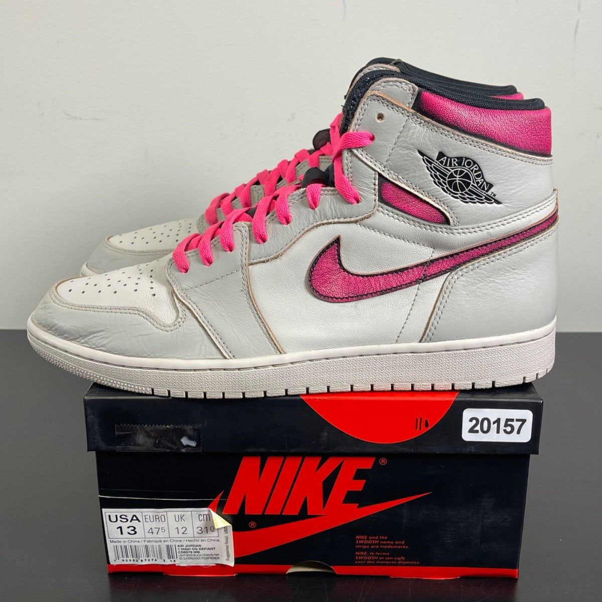 Jordan 1 Retro High OG Defiant SB NYC to Paris 13 (Moderately Worn Pre-Owned)JordanLight Bone/Black-Crimson Tint-Hyper Pink - Image 4
