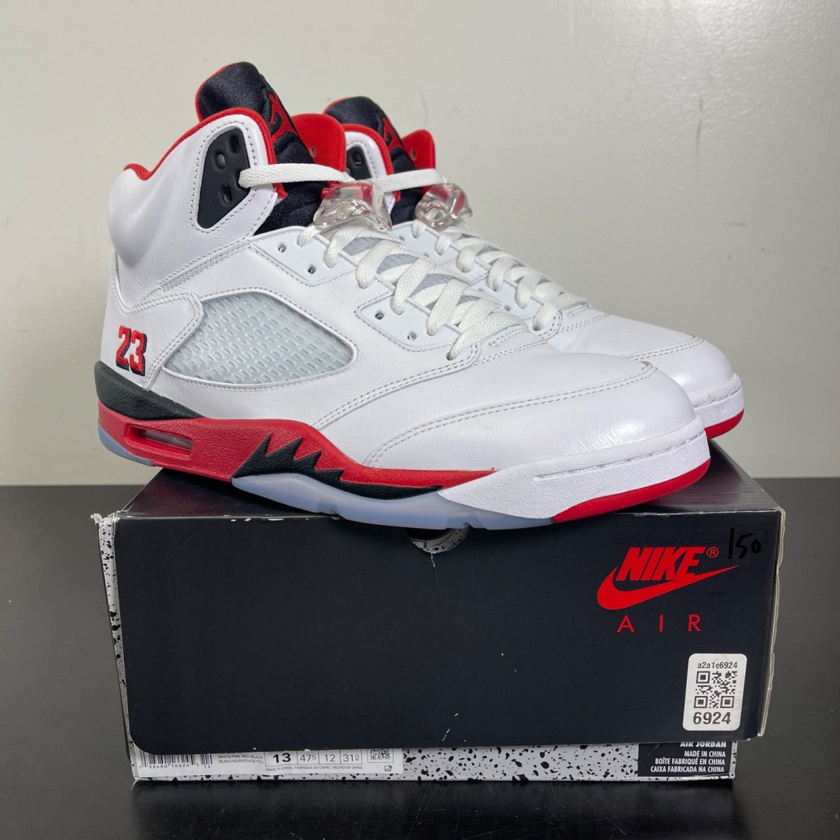 Jordan 5 Retro Fire Red Black Tongue (2025) 13 (Moderately Worn Pre-Owned)JordanWhite/Fire Red/Black - Image 1