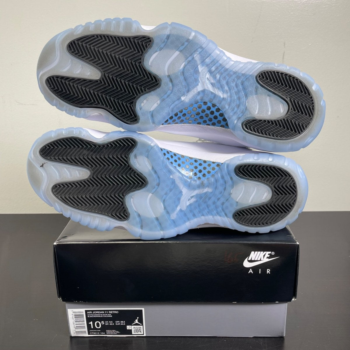 Jordan 11 Retro Legend Blue (2024) 10.5 (Moderately Worn Pre-Owned)JordanWhite/Legend Blue/Black - Image 5