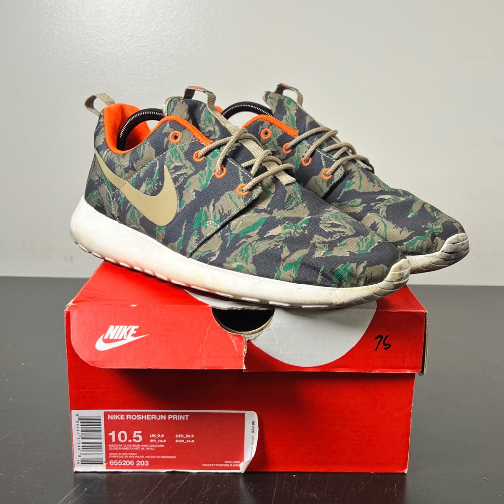 Nike Roshe Run Tiger Camo Green 10.5 (Moderately Worn Pre-Owned)NikeMedium Olive/Seaweed-Gorge Green-Bamboo - Image 1