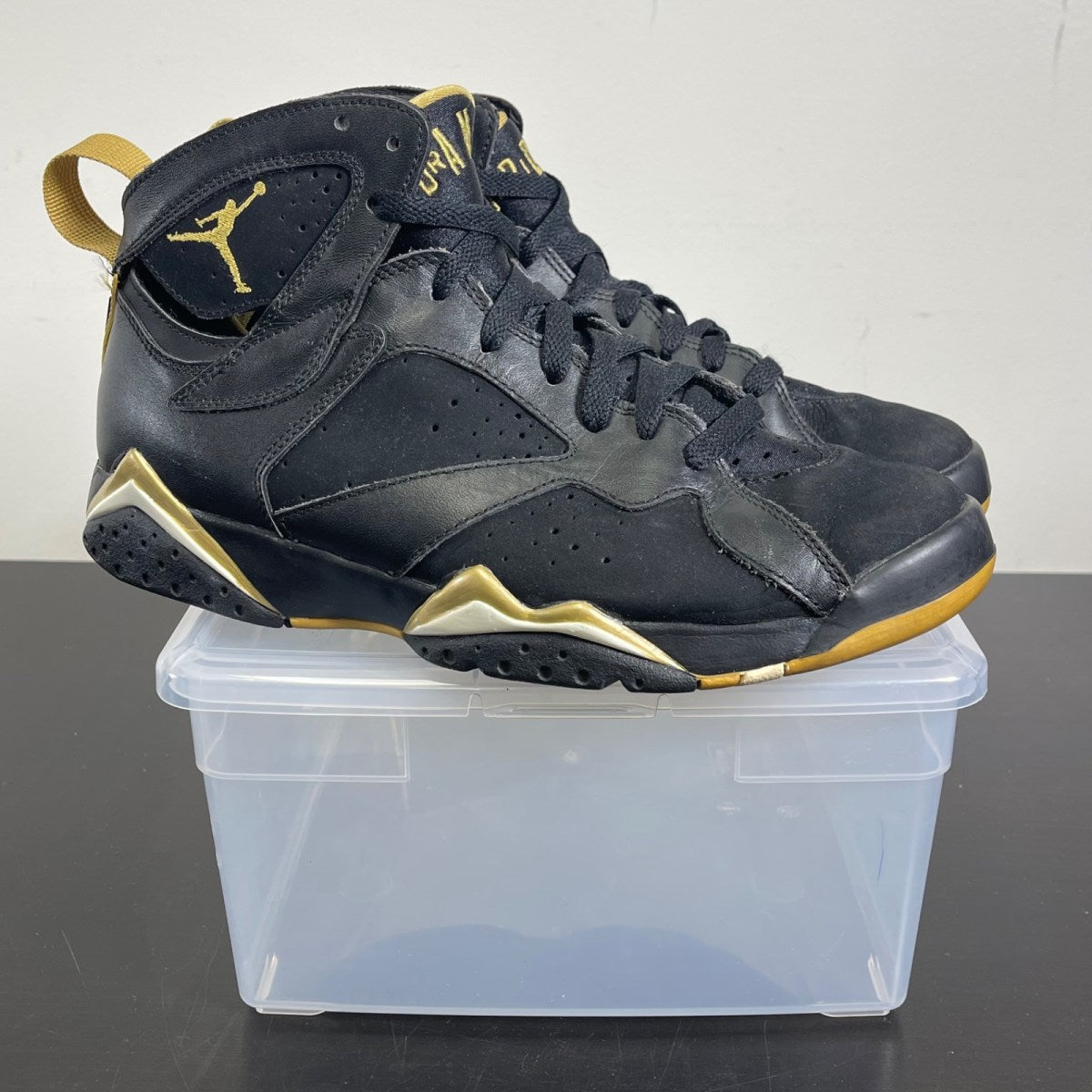 Jordan 7 Retro Golden Moments Pack (7) 9.5 (Moderately Worn Pre-Owned)JordanBlack/Metallic Gold-White - Image 1