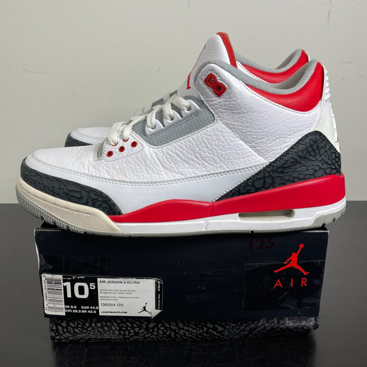 Jordan 3 Retro Fire Red (2013) 10.5 (Moderately Worn Pre-Owned)JordanWhite/Fire Red-Neutral Grey-Black - Image 3