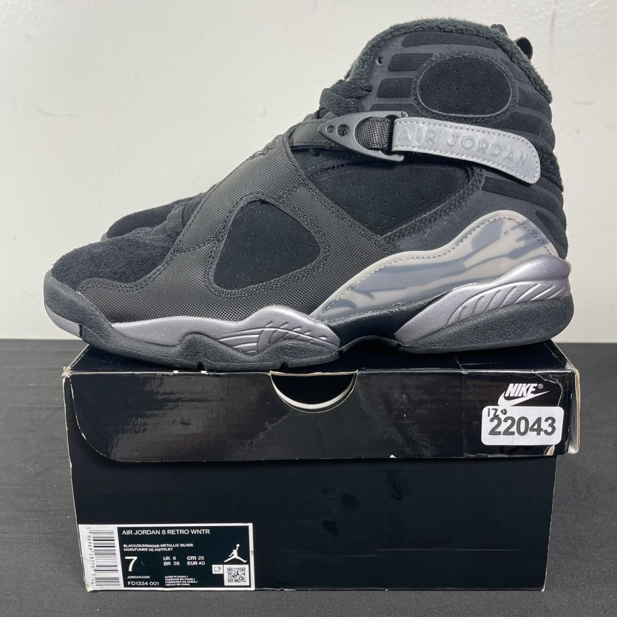 Jordan 8 Retro Winterized Gunsmoke 7 (Moderately Worn Pre-Owned)JordanBlack/Gunsmoke-Metallic Silver - Image 3