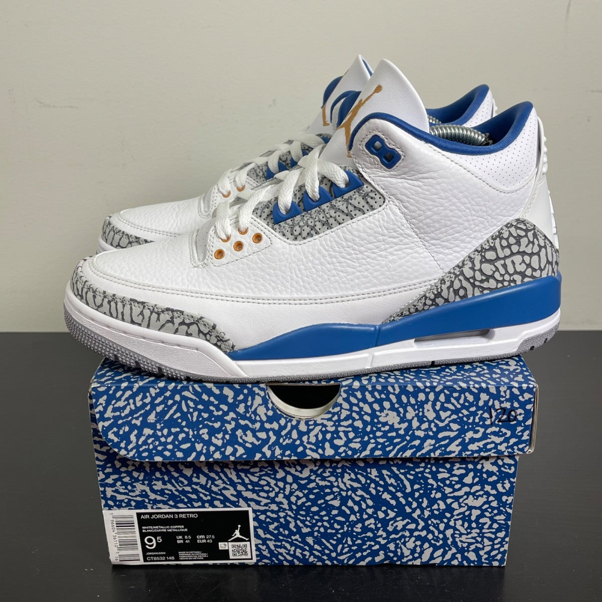 Jordan 3 Retro Wizards 9.5 (Moderately Worn Pre-Owned)JordanWhite/True Blue/Metallic Copper/Cement Grey - Image 3