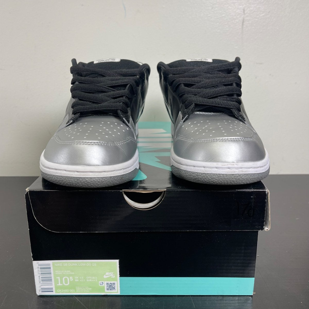 Nike SB Dunk Low Supreme Jewel Swoosh Silver 10.5 (Moderately Worn Pre-Owned)NikeMetallic Silver/Metallic Silver-Black - Image 2