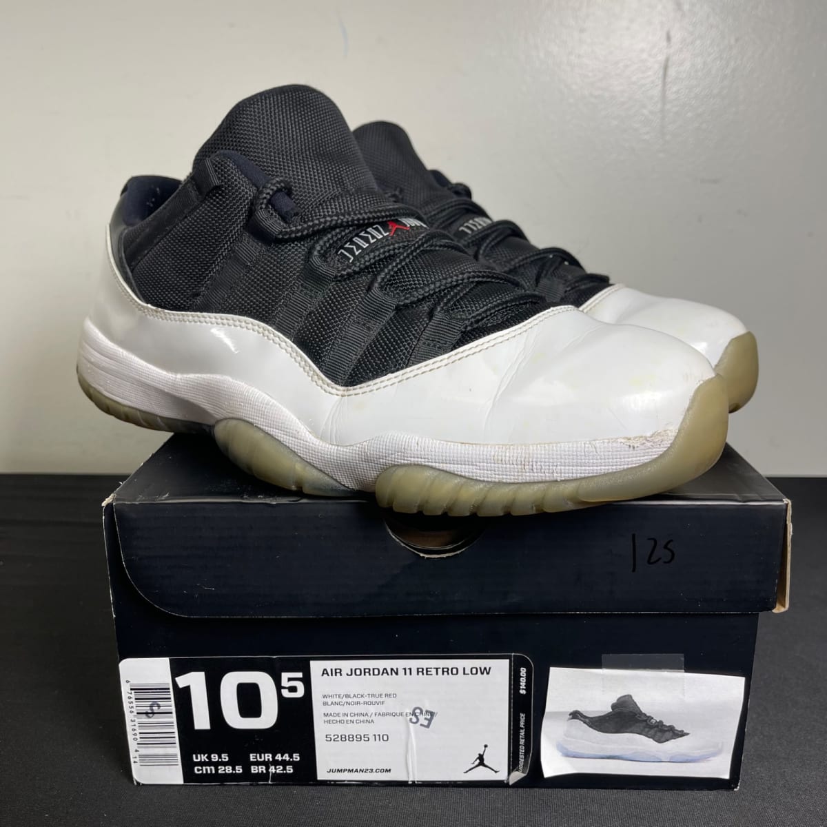 Jordan 11 Retro Low Tuxedo (Size 10.5) - aux