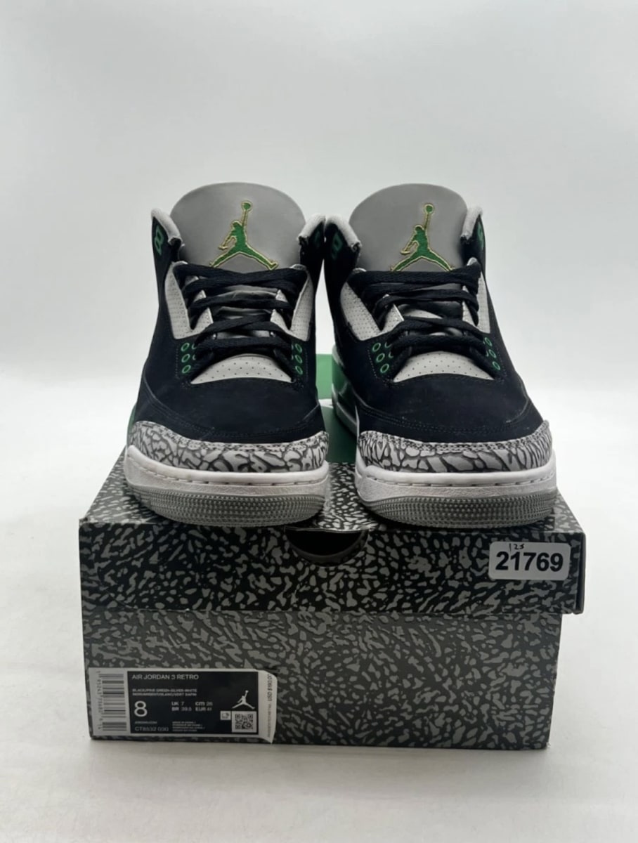 Jordan 3 Retro Pine Green 8 (Lightly Worn Pre-Owned)JordanBlack/Silver/White/Pine Green - Image 2