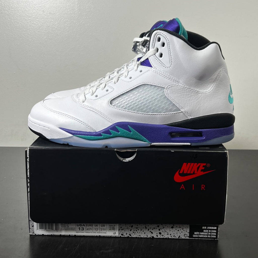 Jordan 5 Retro Grape (2025) 13 (Lightly Worn Pre-Owned)JordanWhite/Grape Ice-New Emerald - Image 3