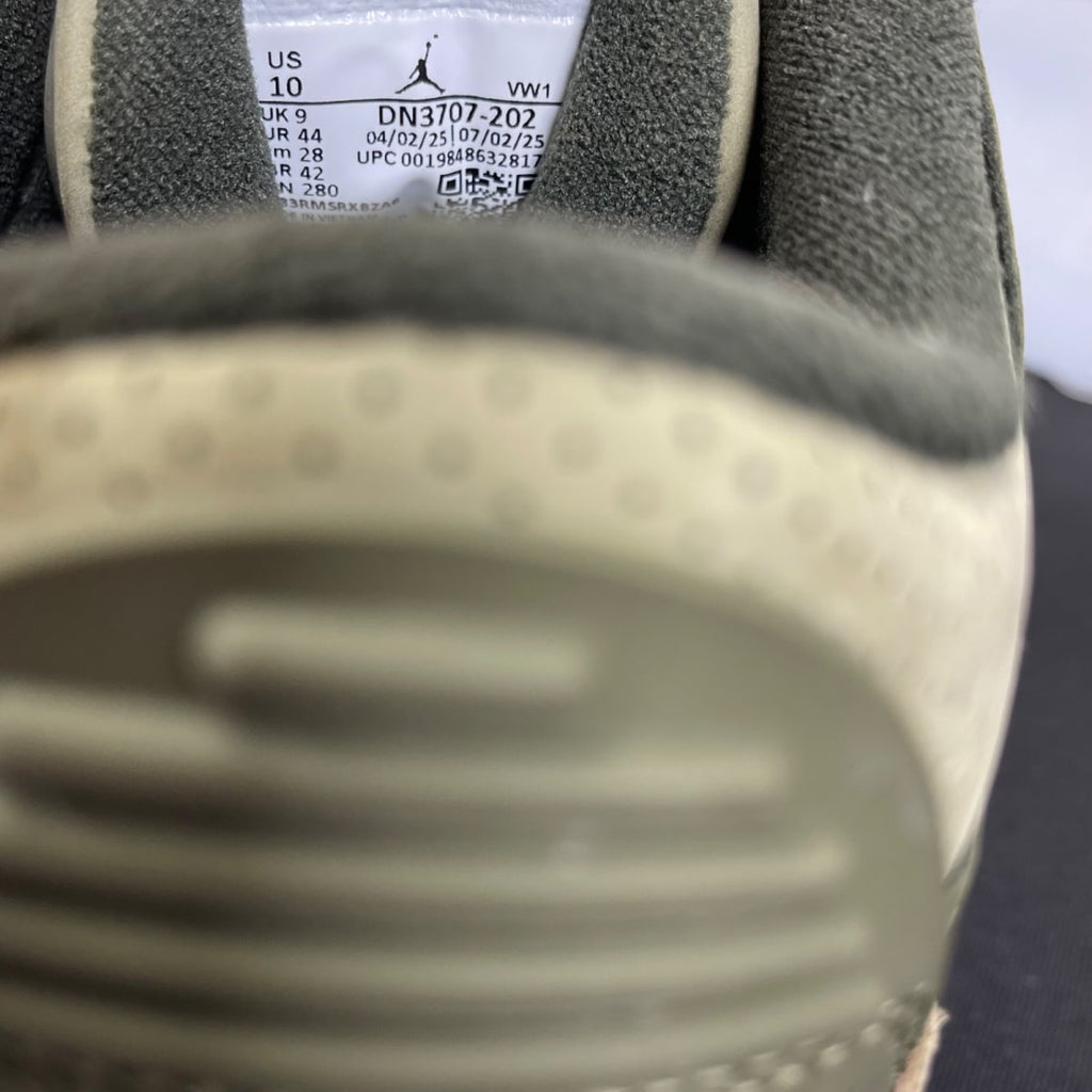 Jordan 3 Retro Family Affair 10 (Moderately Worn Pre-Owned)JordanMedium Olive/Sequoia/Neutral Olive/Sail/Total Crimson - Image 6