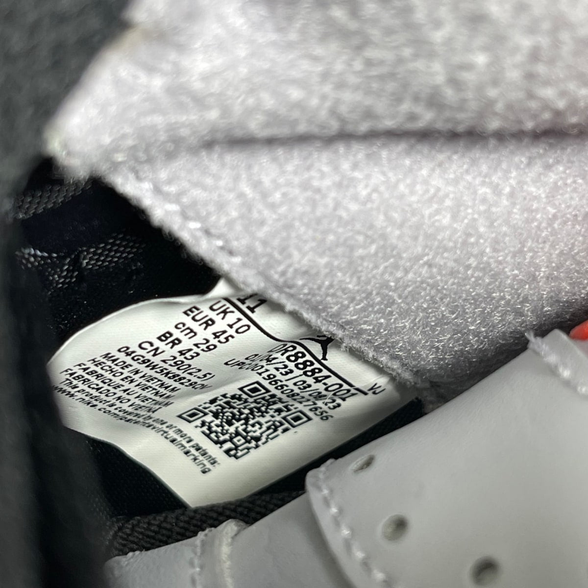 Jordan 2 Retro Black Cement 11 (Moderately Worn Pre-Owned)JordanBlack/Cement Grey/Fire Red/Sail - Image 6