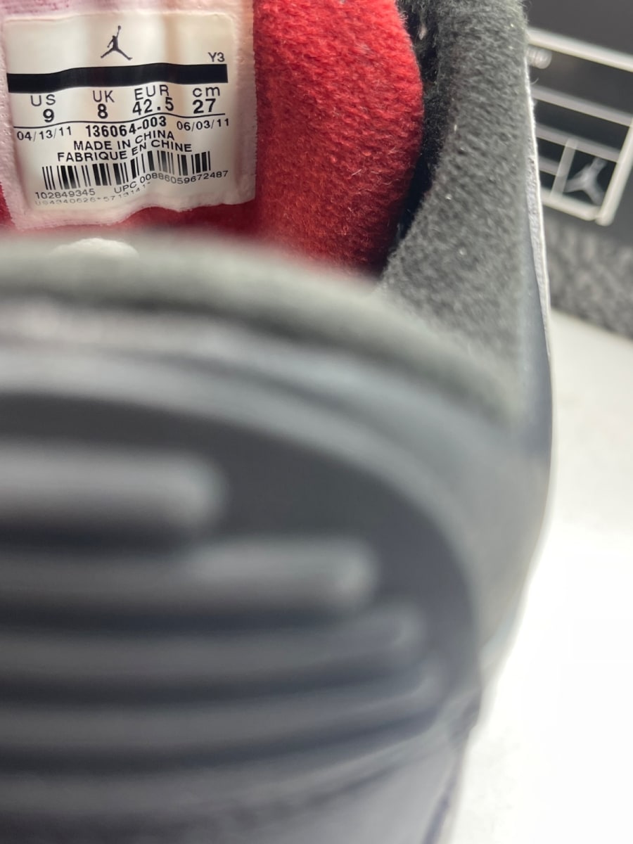 Jordan 3 Retro Stealth 9 (Moderately Worn Pre-Owned)JordanStealth/Varsity Red-Light Graphite-Black - Image 8