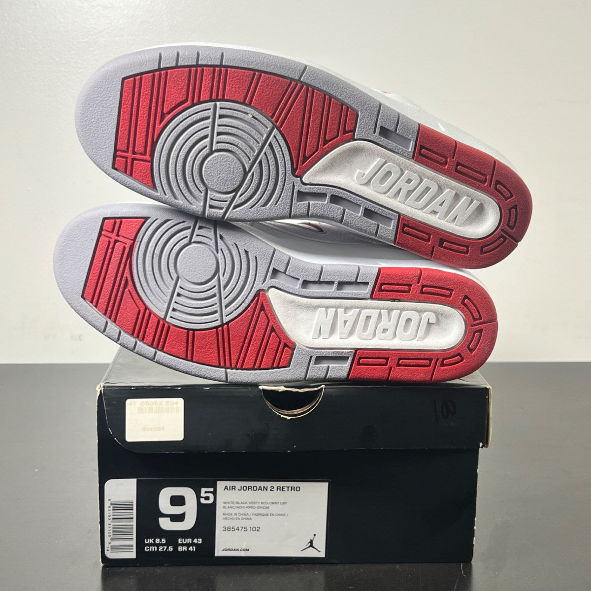 Jordan 2 Retro White Red (2014) 9.5 (Lightly Worn Pre-Owned)JordanWhite/Black-Varsity Red-Cement Grey - Image 4