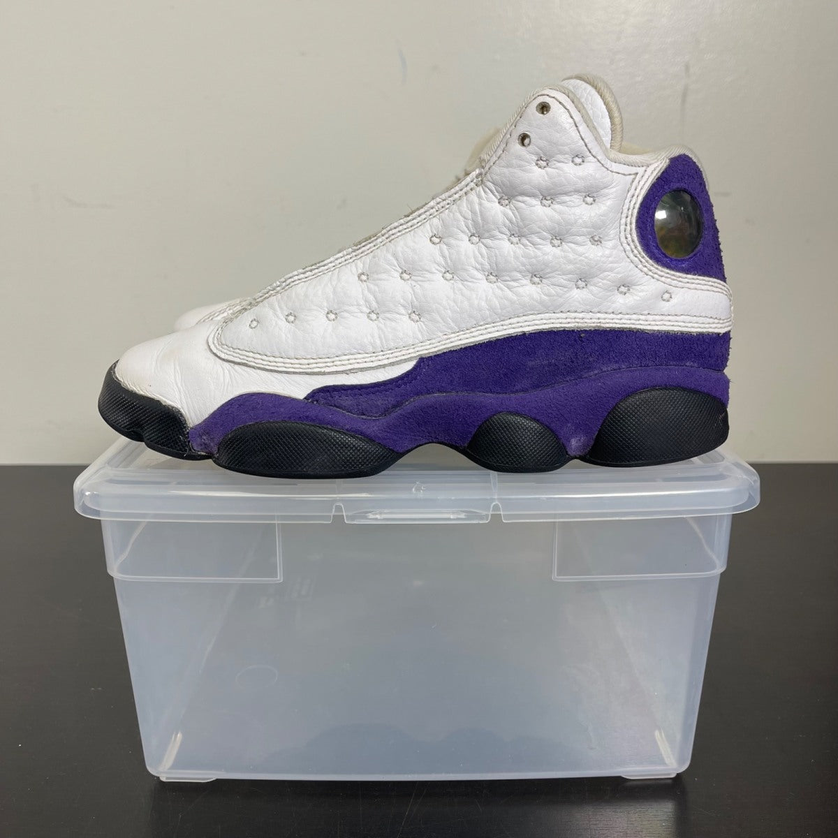 Jordan 13 Retro Lakers (GS) 4Y (Moderately Worn Pre-Owned)JordanWhite/Black-Court Purple-University Gold - Image 3