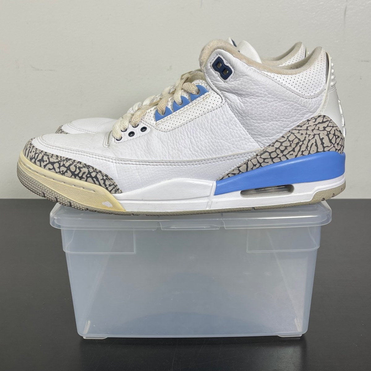 Jordan 3 Retro UNC (2020) 10.5 (Moderately Worn Pre-Owned)JordanWhite/Valor Blue-Tech Grey - Image 3