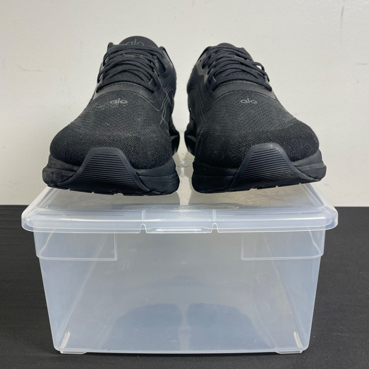 Alo Yoga Runner Black (Size 12) - Image 2