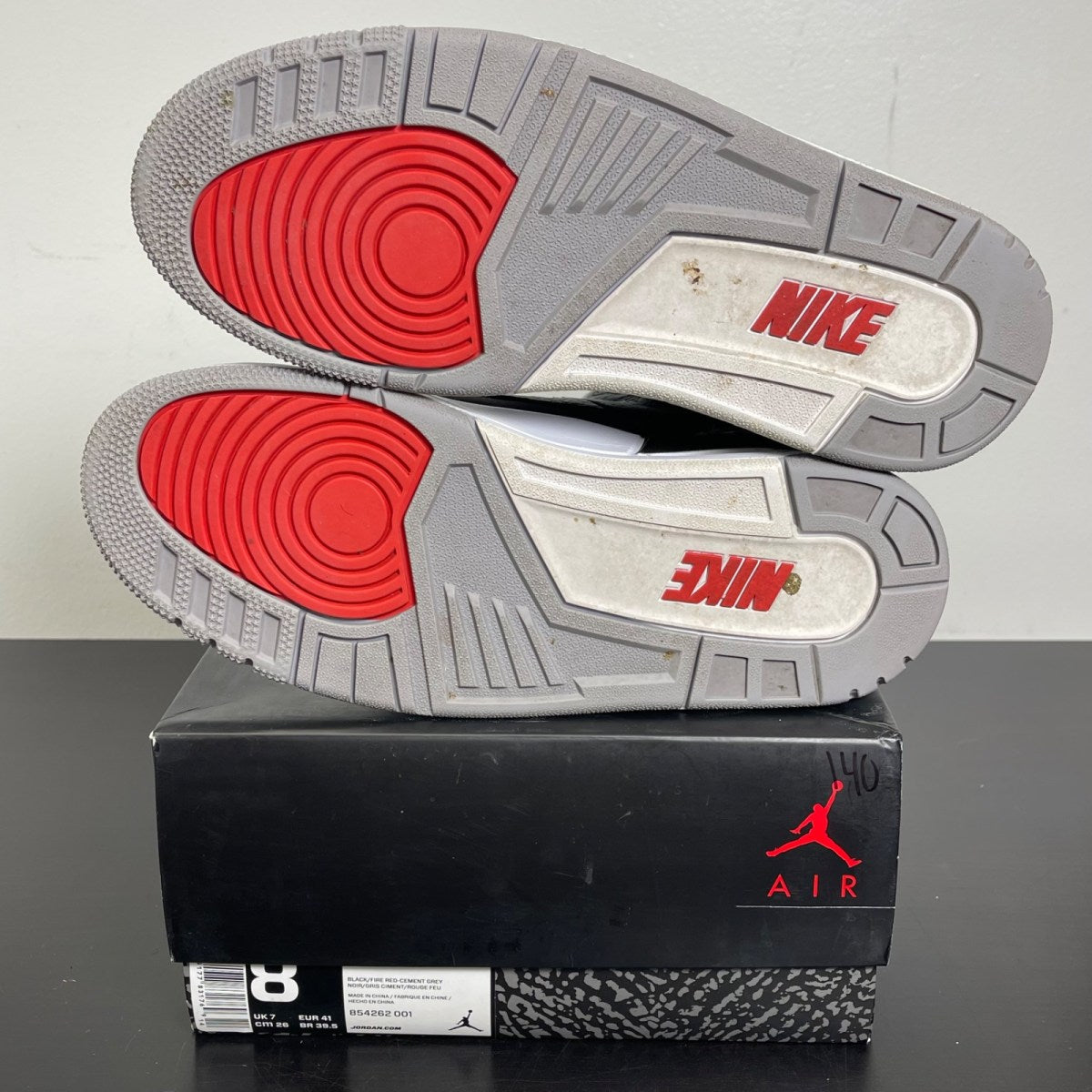 Jordan 3 Retro Black Cement (2018) 8 (Moderately Worn Pre-Owned)JordanBlack/Fire Red-Cement Grey-White - Image 5