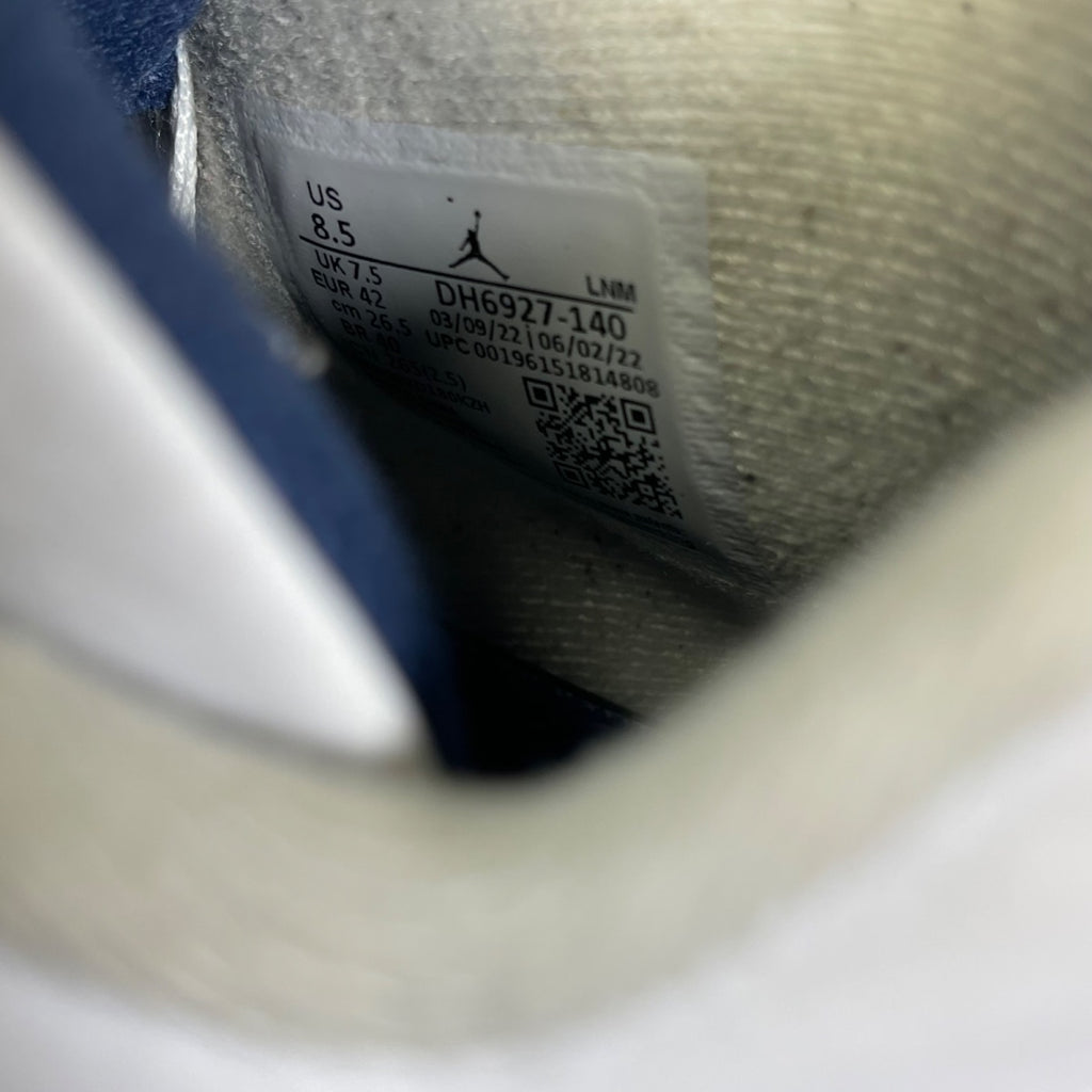 Jordan 4 Retro Midnight Navy 8.5 (Moderately Worn Pre-Owned)JordanWhite/Midnight Navy/Light Smoke Grey-Fire Red - Image 6