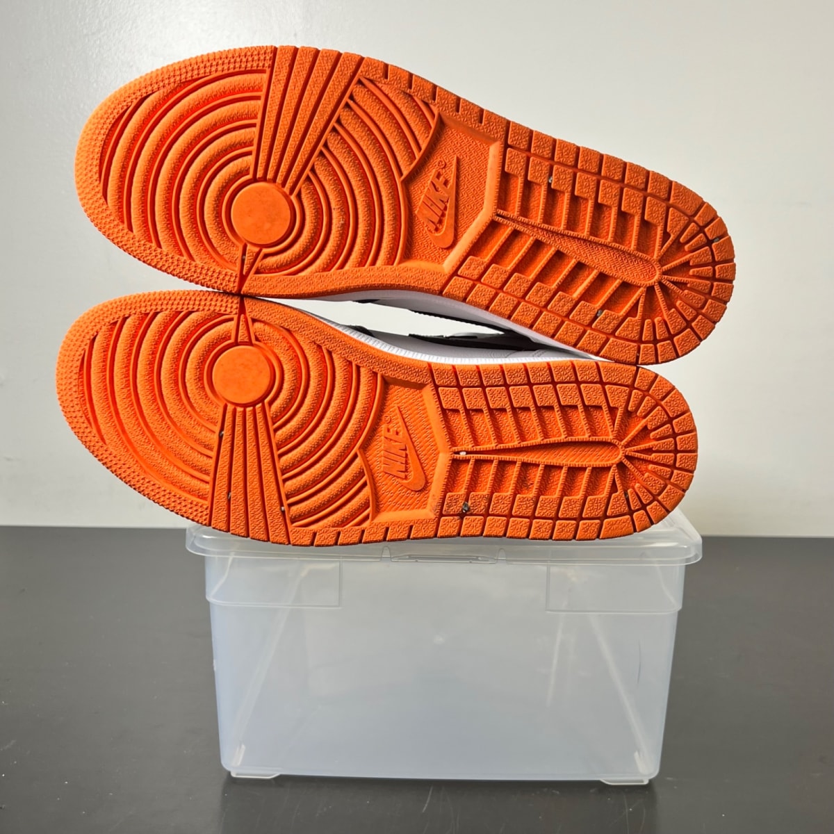 Jordan 1 Retro High Electro Orange 10 (Lightly Worn Pre-Owned)JordanWhite/Electro Orange-Black - Image 5