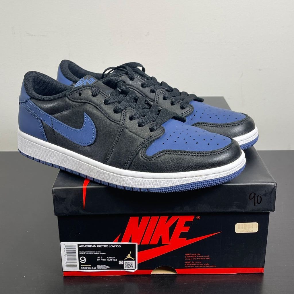 Jordan 1 Retro Low OG Mystic Navy 9 (Moderately Worn Pre-Owned)JordanBlack/Mystic Navy-White - Image 1