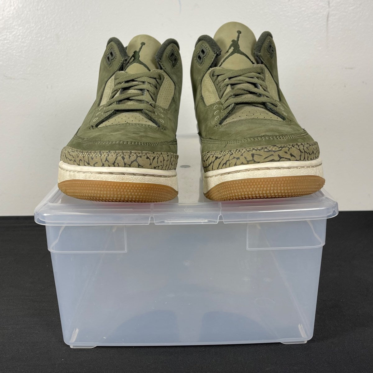 Jordan 3 Retro Family Affair 10 (Moderately Worn Pre-Owned)JordanMedium Olive/Sequoia/Neutral Olive/Sail/Total Crimson - Image 2
